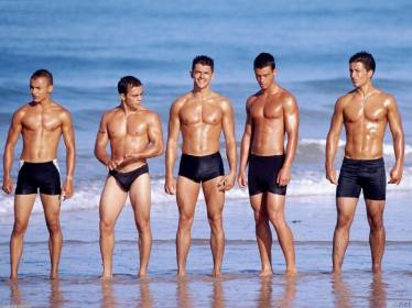 sexy_men_on_the_beach_1600x1200_zps38086412